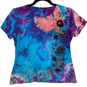 Missy Floral Embroidered Boho TyeDye Cotton T-shirt Size Medium Hippy Groovy Med